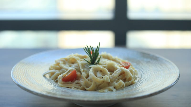 Hausgemachte Pasta angerichtet